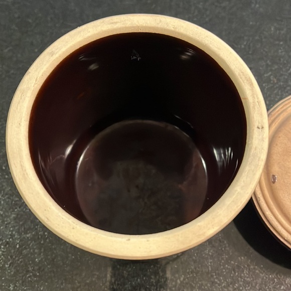 Small Brown Glazed Crock With Seal and Metal Handle Closure - Picture 9 of 11